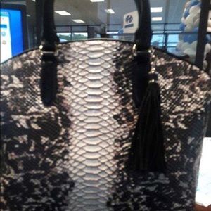 Brahmin
Duxbury Melbourne Embossed Leather Satchel